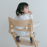 リエンダーに座った子供