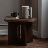 Audo Copenhagen(オドー・コペンハーゲン) | 木天板 ANDROGYNE SIDE TABLE(アンドロジーン サイドテーブル)Φ50 ダークステインドオーク しっかり置ける直径50cmのサイズ感