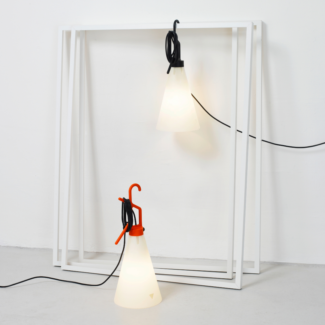 FLOS（フロス）テーブル照明 MAYDAY ホワイト【限定色】 FLOS（フロス）MAYDAY（メイデイ）｜テーブルランプ 正規代理店