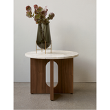 Audo Copenhagen(オドー・コペンハーゲン) | ANDROGYNE SIDE TABLE(アンドロジーン サイドテーブル)Φ50 花瓶を合わせたコーディネート