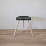Shoemaker Chair (シューメーカーチェア)No.49 ブラックシート/オーク脚 | Werner