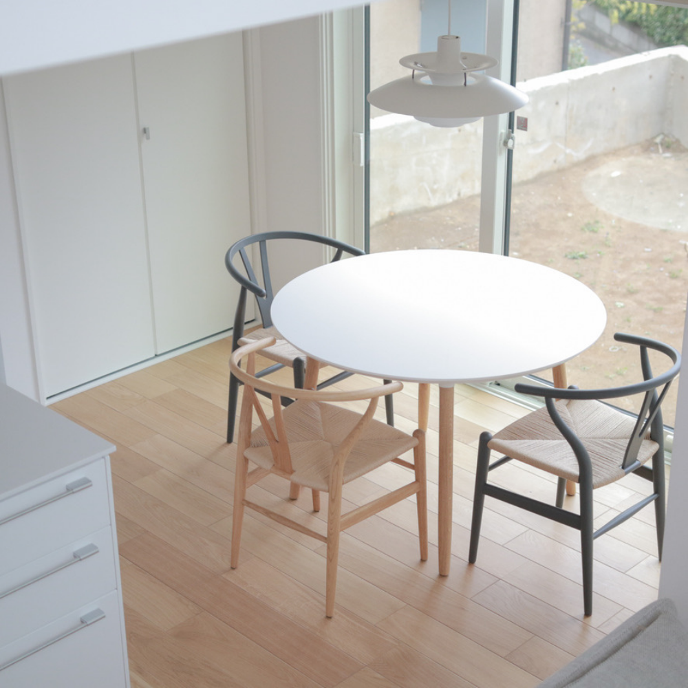 Yチェアは“色”で楽しむ。今「カラーのYチェア」が選ばれる3つの理由