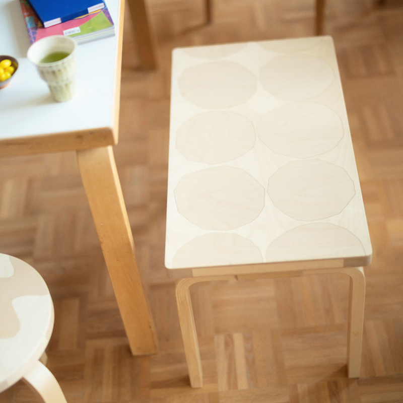 【10月15日発売開始】Artek（アルテック） ＋ Marimekko（マリメッコ） / BENCH 153B Kivet（ベンチ153B キヴェット）