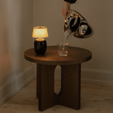 Audo Copenhagen（オドー・コペンハーゲン） | 木天板 ANDROGYNE SIDE TABLE（アンドロジーン サイドテーブル）Φ50 ダークステインドオーク テーブルランプとのコーディネート