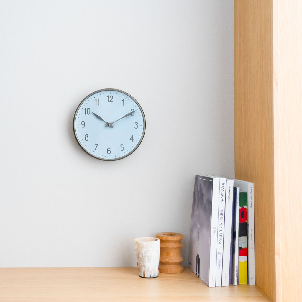 数量限定】ARNE JACOBSEN Wall Clock Station Royal Blue | Shinc lab.（シンクラボ）