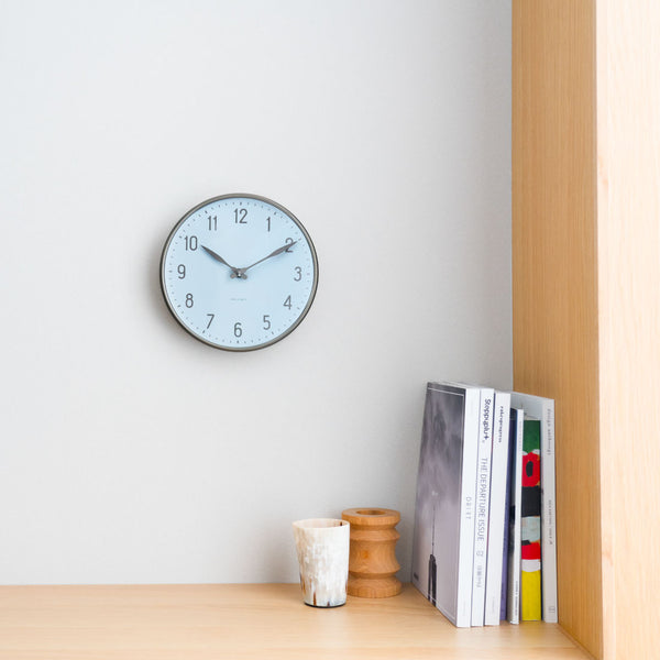 数量限定】ARNE JACOBSEN Wall Clock Station Royal Blue | Shinc lab
