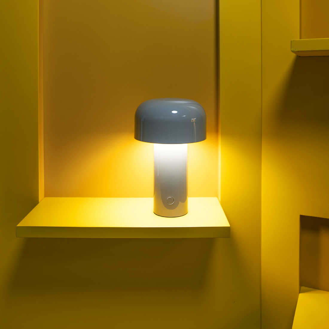 【P10倍】BELLHOP T（ベルホップT）テーブルランプ｜FLOS（フロス）