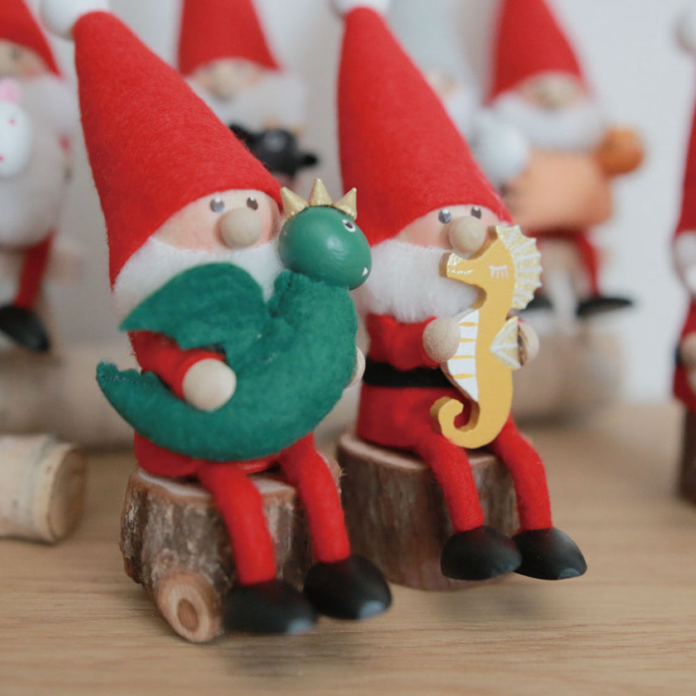 NORDIKA nisse タツノオトシゴを抱えたサンタ | Shinc lab.(シンクラボ)