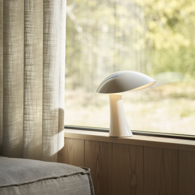 Rumee 220 Portable Lamp（ルーミー 220 ポータブル ランプ）| Louis poulsen（ルイスポールセン）