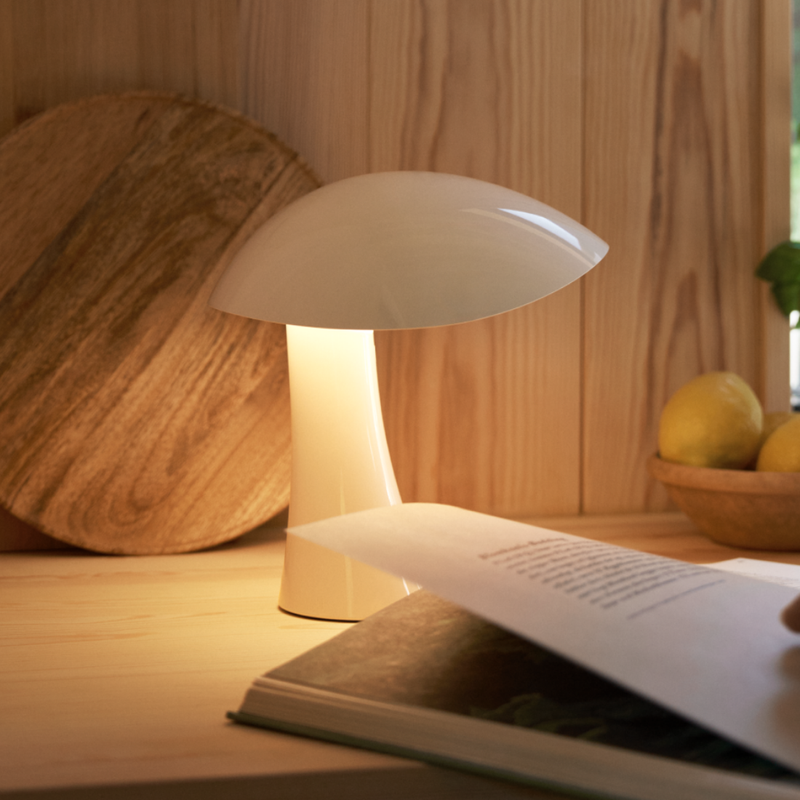 Rumee 220 Portable Lamp(ルーミー 220 ポータブル ランプ)| Louis Rumee 220 Portable Lamp(ルーミー 220 ポータブル ランプ)| Louis