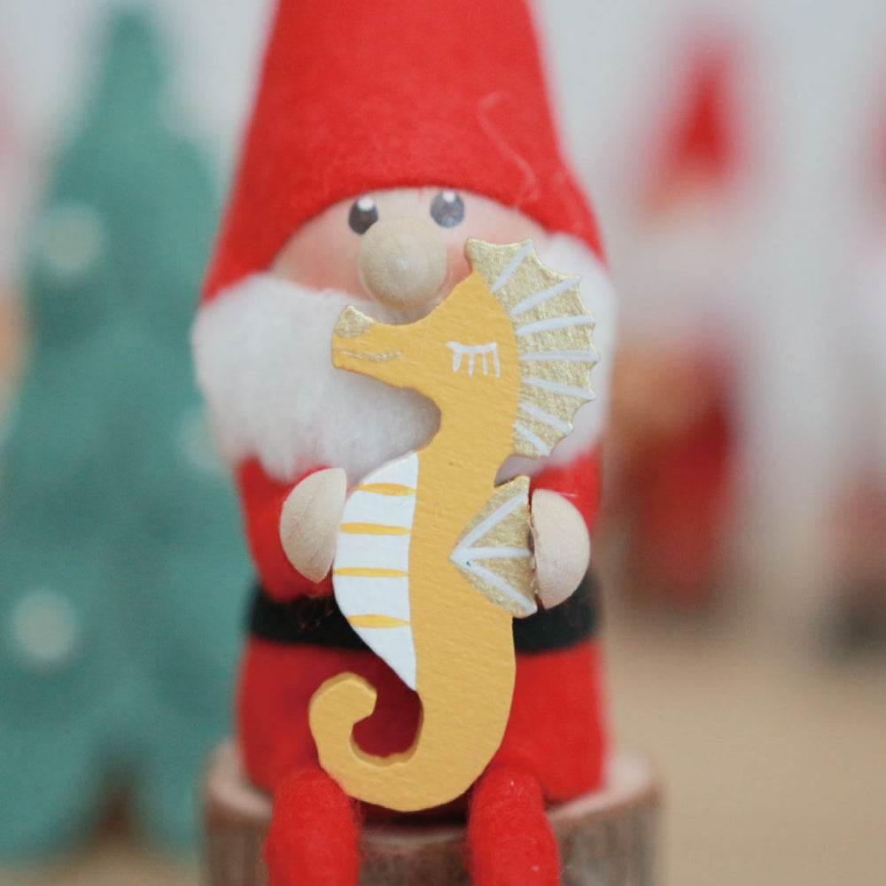 NORDIKA nisse タツノオトシゴを抱えたサンタ | Shinc lab.(シンクラボ)