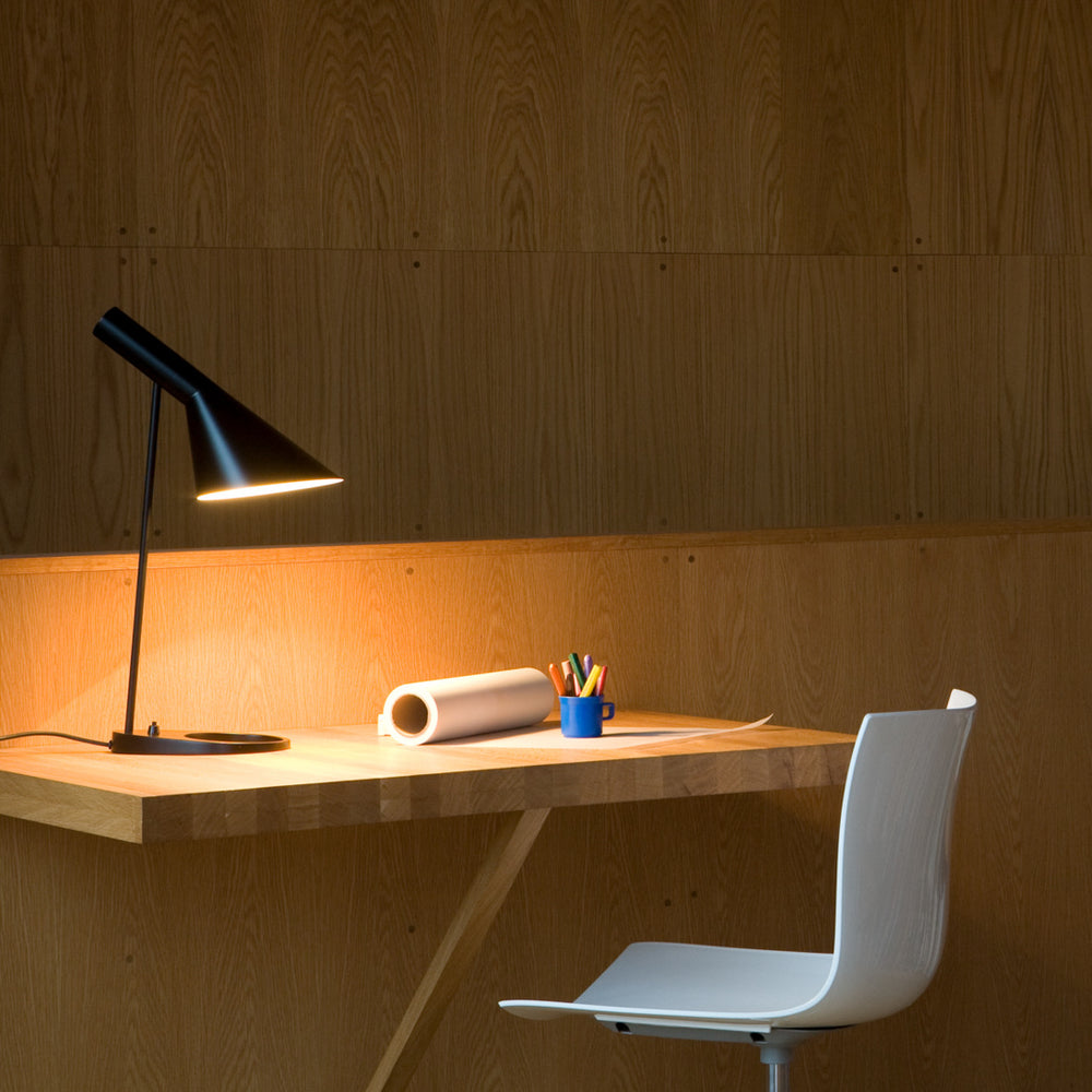 ルイスポールセンジャパン AJ / アルネ ヤコブセン テーブルランプ AJ table（エージェイ テーブルランプ）/Louis Poulsen（ルイス